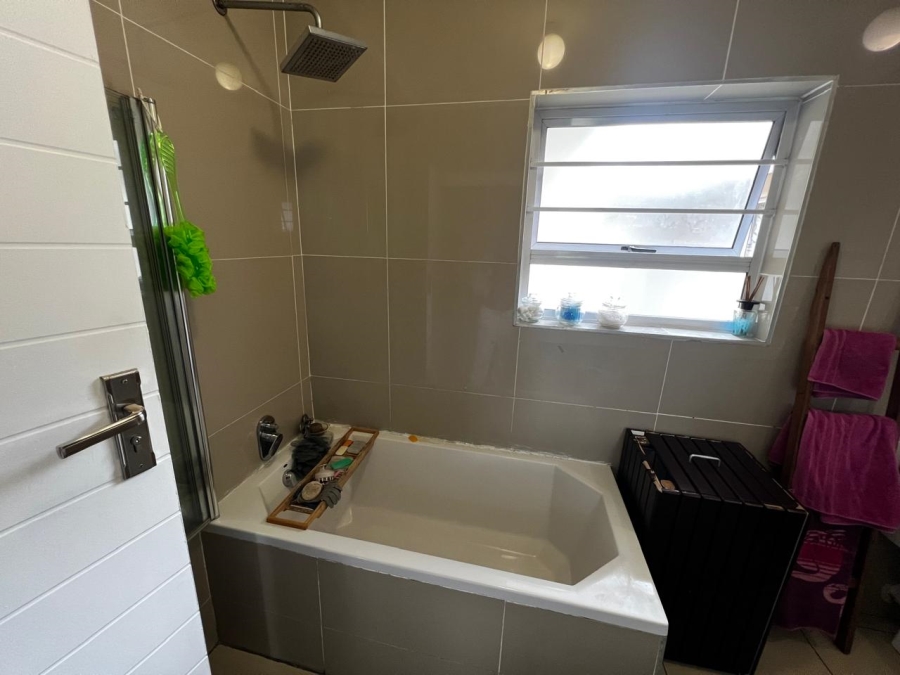 8 Bedroom Property for Sale in Abbotsford Eastern Cape